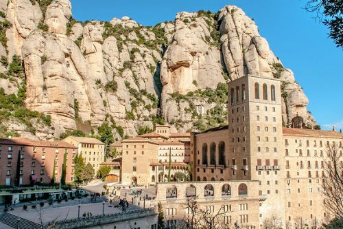 Montserrat Tour with Lunch and Gourmet Wine Tasting (Private Tour Optional)